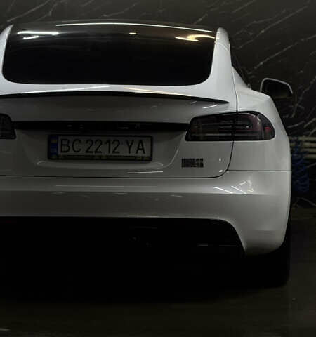 Белый Тесла Модель С, объемом двигателя 0 л и пробегом 60 тыс. км за 44990 $, фото 1 на Automoto.ua