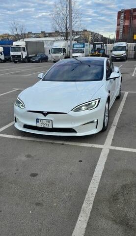 Білий Тесла Модель С, об'ємом двигуна 0 л та пробігом 17 тис. км за 43000 $, фото 1 на Automoto.ua