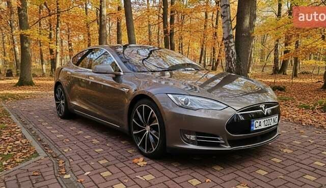 Бежевый Тесла Модель С, объемом двигателя 0 л и пробегом 170 тыс. км за 15300 $, фото 1 на Automoto.ua