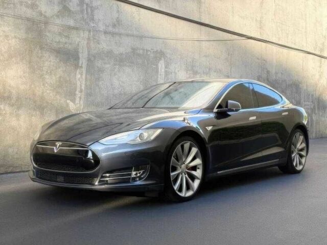 Чорний Тесла Модель С, об'ємом двигуна 0 л та пробігом 120 тис. км за 10000 $, фото 1 на Automoto.ua