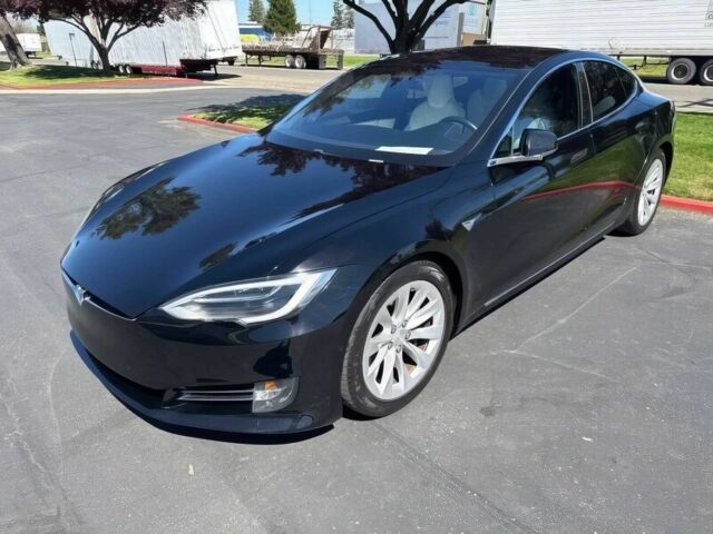 Черный Тесла Модель С, объемом двигателя 0 л и пробегом 66 тыс. км за 11000 $, фото 1 на Automoto.ua