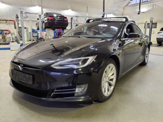 Черный Тесла Модель С, объемом двигателя 0 л и пробегом 141 тыс. км за 16100 $, фото 1 на Automoto.ua