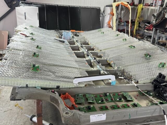 Чорний Тесла Модель С, об'ємом двигуна 0 л та пробігом 134 тис. км за 350 $, фото 1 на Automoto.ua