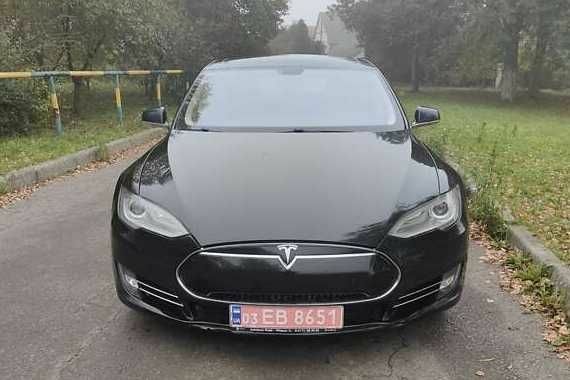 Тесла Модель С 2013 в Киеве на Automoto.ua Черный Тесла Модель С, объемом двигателя 0 л и пробегом 315 тыс. км за 10200 $, фото 1 на Automoto.ua
