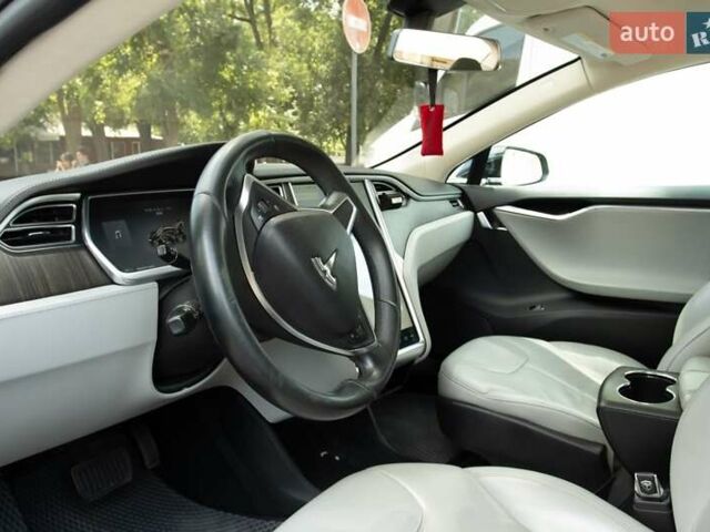 Черный Тесла Модель С, объемом двигателя 0 л и пробегом 134 тыс. км за 19999 $, фото 1 на Automoto.ua