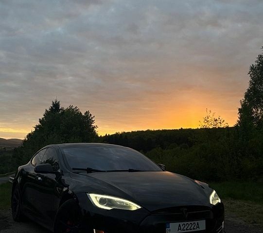 Черный Тесла Модель С, объемом двигателя 0 л и пробегом 247 тыс. км за 12000 $, фото 1 на Automoto.ua