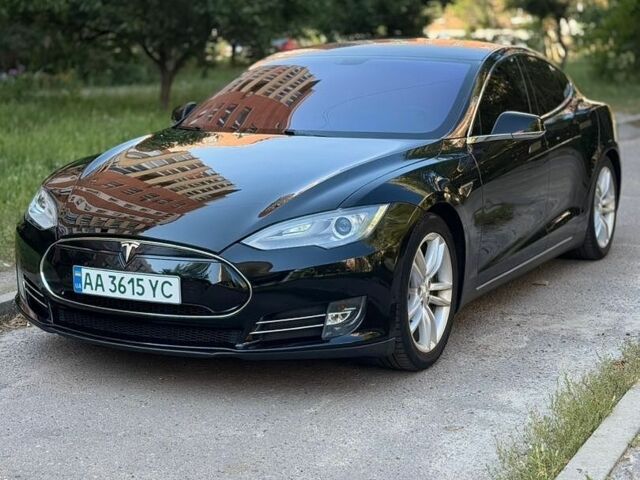 Черный Тесла Модель С, объемом двигателя 0 л и пробегом 150 тыс. км за 13800 $, фото 1 на Automoto.ua