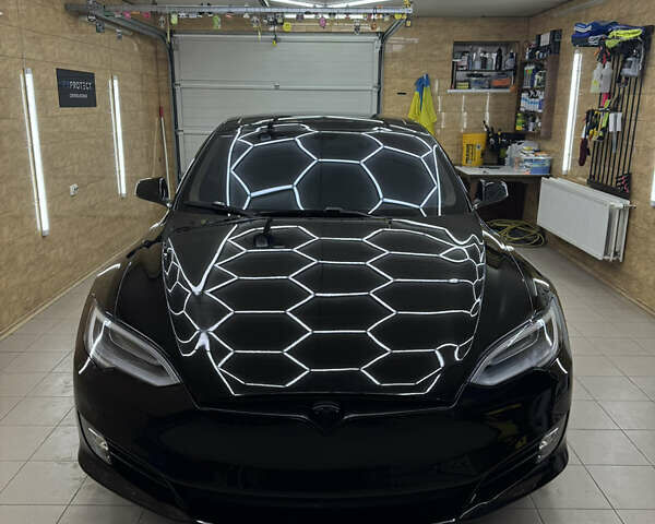 Чорний Тесла Модель С, об'ємом двигуна 0 л та пробігом 145 тис. км за 15900 $, фото 1 на Automoto.ua