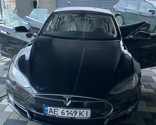 Черный Тесла Модель С, объемом двигателя 0 л и пробегом 205 тыс. км за 11499 $, фото 1 на Automoto.ua