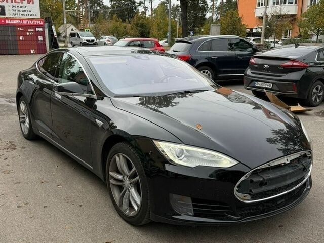 Черный Тесла Модель С, объемом двигателя 0 л и пробегом 235 тыс. км за 8900 $, фото 1 на Automoto.ua