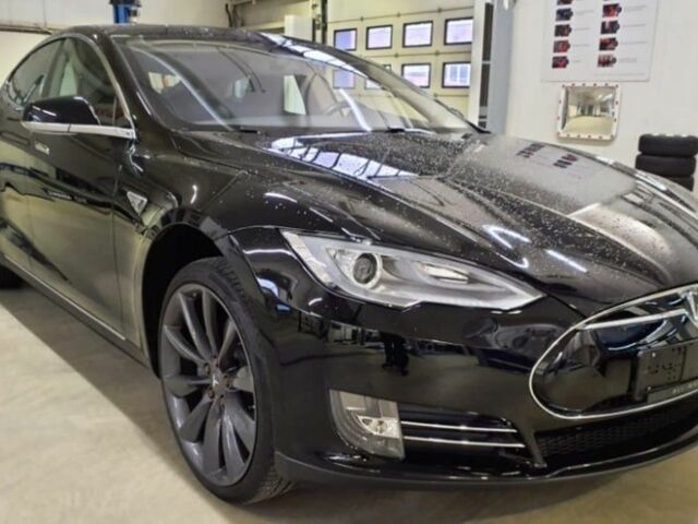 Чорний Тесла Модель С, об'ємом двигуна 0 л та пробігом 61 тис. км за 13800 $, фото 1 на Automoto.ua