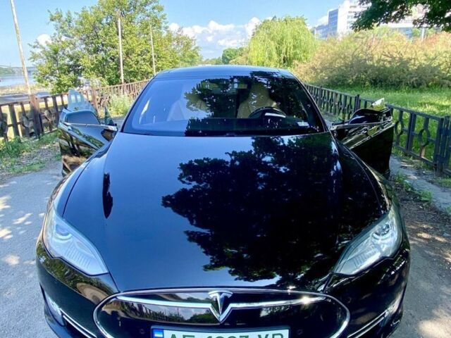 Черный Тесла Модель С, объемом двигателя 0 л и пробегом 107 тыс. км за 15500 $, фото 1 на Automoto.ua