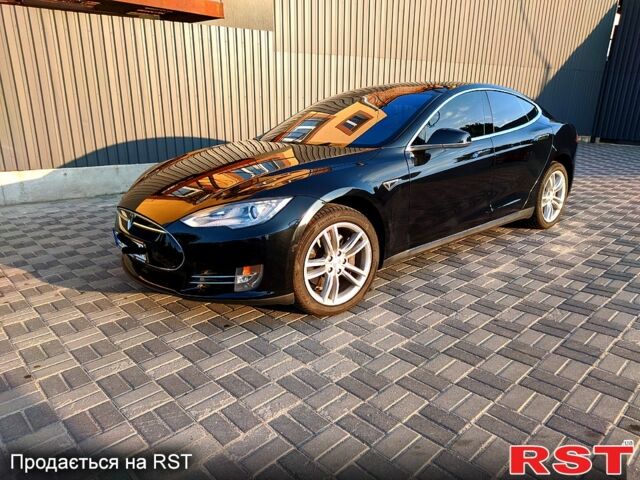 Черный Тесла Модель С, объемом двигателя 0.31 л и пробегом 176 тыс. км за 11900 $, фото 1 на Automoto.ua