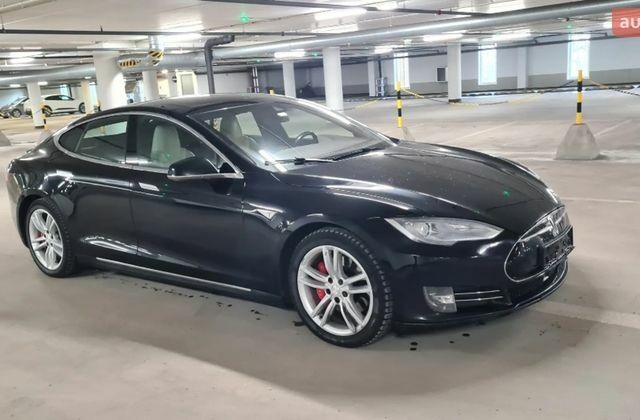 Черный Тесла Модель С, объемом двигателя 0 л и пробегом 120 тыс. км за 15000 $, фото 1 на Automoto.ua