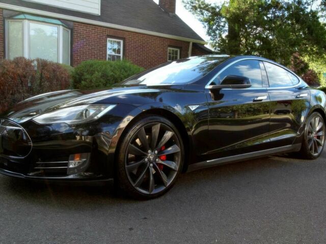 Тесла Модель С 2016 у Львові на Automoto.ua Чорний Тесла Модель С, об'ємом двигуна 0 л та пробігом 77 тис. км за 13400 $, фото 1 на Automoto.ua