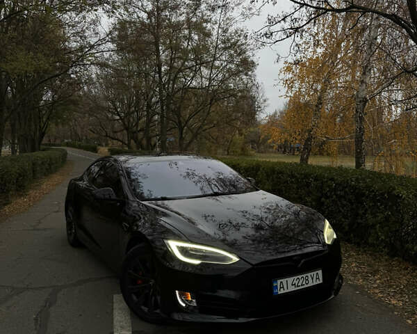 Черный Тесла Модель С, объемом двигателя 0 л и пробегом 98 тыс. км за 21999 $, фото 1 на Automoto.ua
