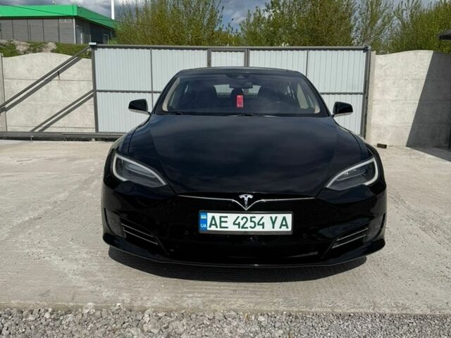 Черный Тесла Модель С, объемом двигателя 0 л и пробегом 141 тыс. км за 14499 $, фото 1 на Automoto.ua