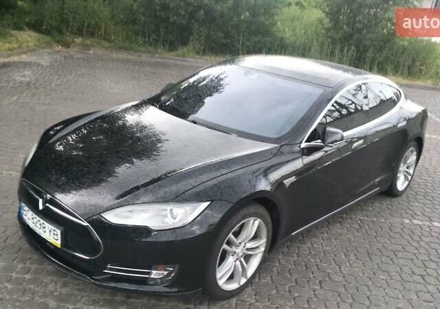 Черный Тесла Модель С, объемом двигателя 0 л и пробегом 125 тыс. км за 12444 $, фото 1 на Automoto.ua