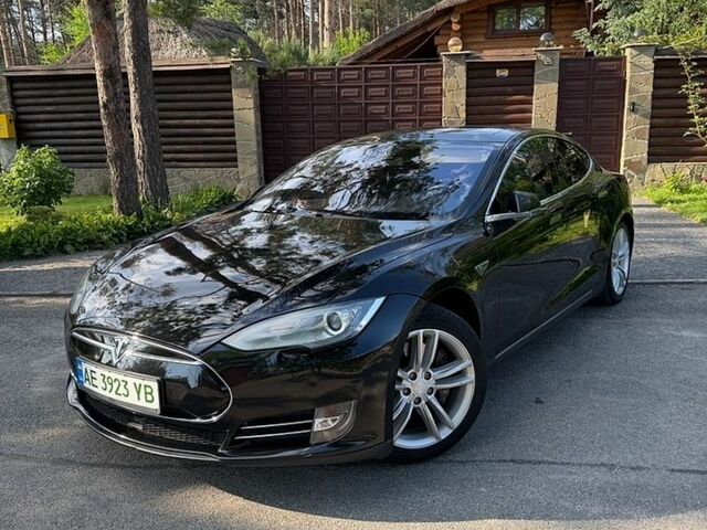 Черный Тесла Модель С, объемом двигателя 0 л и пробегом 125 тыс. км за 15500 $, фото 1 на Automoto.ua