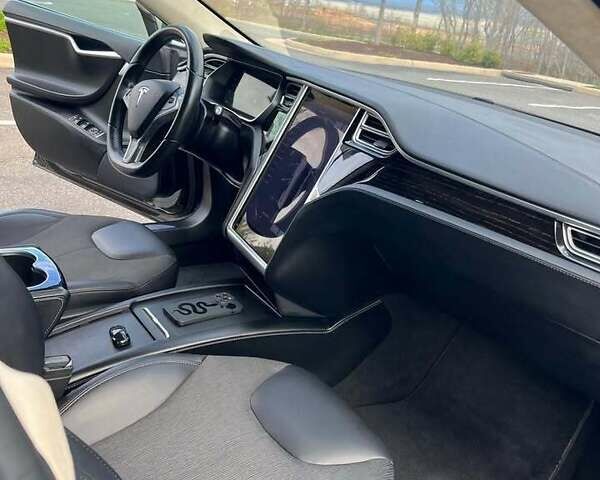 Черный Тесла Модель С, объемом двигателя 0 л и пробегом 100 тыс. км за 16300 $, фото 1 на Automoto.ua