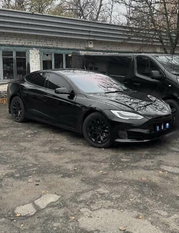 Черный Тесла Модель С, объемом двигателя 0 л и пробегом 213 тыс. км за 17300 $, фото 1 на Automoto.ua