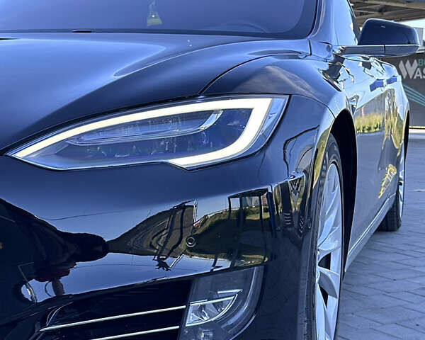 Черный Тесла Модель С, объемом двигателя 0 л и пробегом 150 тыс. км за 23333 $, фото 1 на Automoto.ua