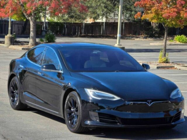 Черный Тесла Модель С, объемом двигателя 0 л и пробегом 68 тыс. км за 16700 $, фото 1 на Automoto.ua