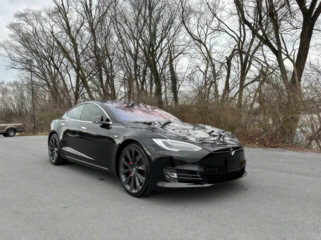 Черный Тесла Модель С, объемом двигателя 0 л и пробегом 61 тыс. км за 8000 $, фото 1 на Automoto.ua