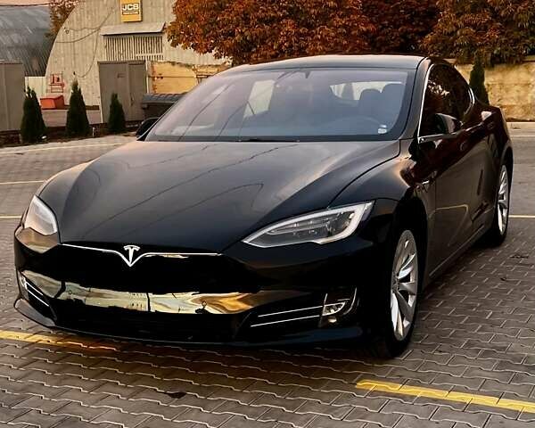 Черный Тесла Модель С, объемом двигателя 0 л и пробегом 118 тыс. км за 25700 $, фото 1 на Automoto.ua
