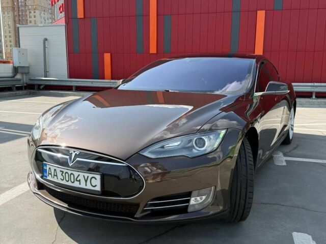 Коричневый Тесла Модель С, объемом двигателя 0 л и пробегом 185 тыс. км за 13500 $, фото 1 на Automoto.ua