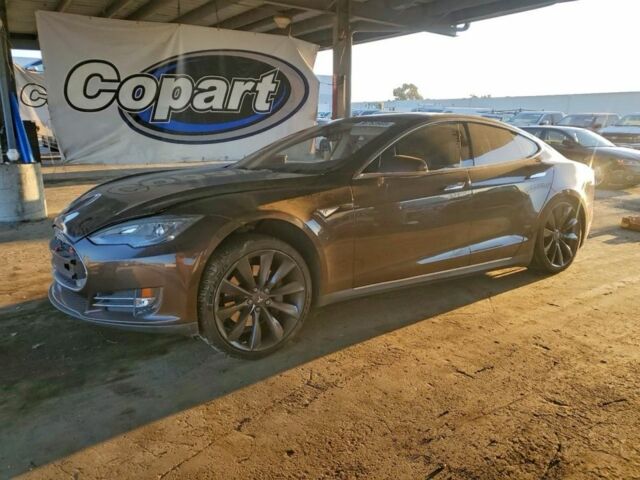 Коричневий Тесла Модель С, об'ємом двигуна 0 л та пробігом 150 тис. км за 7000 $, фото 1 на Automoto.ua