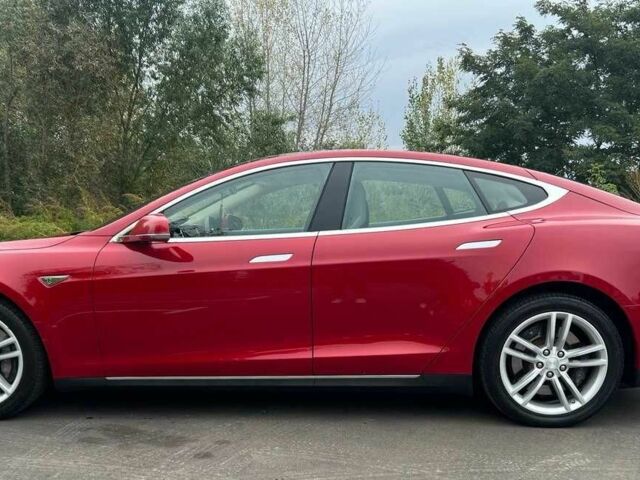Красный Тесла Модель С, объемом двигателя 0 л и пробегом 98 тыс. км за 13000 $, фото 1 на Automoto.ua