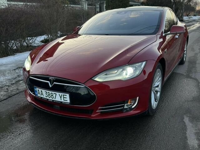 Красный Тесла Модель С, объемом двигателя 0 л и пробегом 169 тыс. км за 13900 $, фото 1 на Automoto.ua