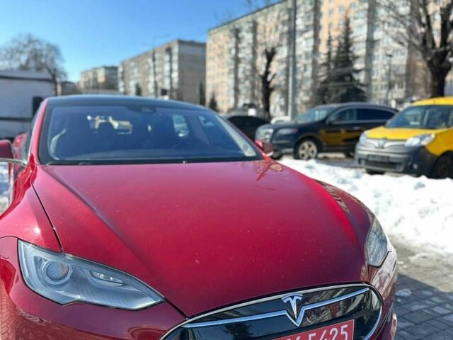 Красный Тесла Модель С, объемом двигателя 0 л и пробегом 299 тыс. км за 12490 $, фото 1 на Automoto.ua