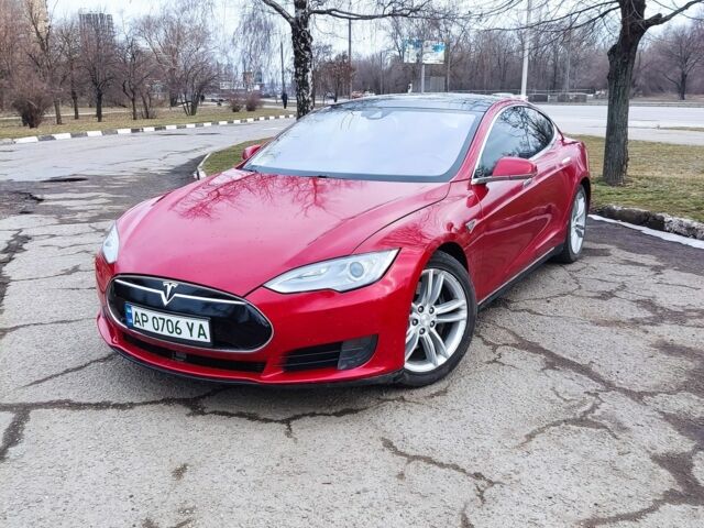 Красный Тесла Модель С, объемом двигателя 0 л и пробегом 191 тыс. км за 13000 $, фото 1 на Automoto.ua