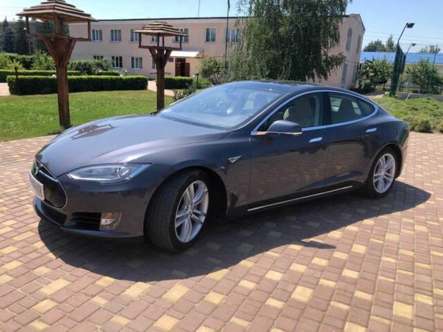 Червоний Тесла Модель С, об'ємом двигуна 0 л та пробігом 132 тис. км за 14999 $, фото 1 на Automoto.ua