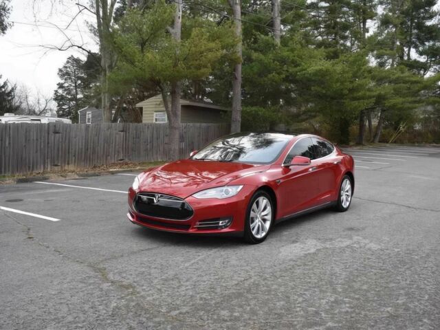Червоний Тесла Модель С, об'ємом двигуна 0 л та пробігом 87 тис. км за 3700 $, фото 1 на Automoto.ua