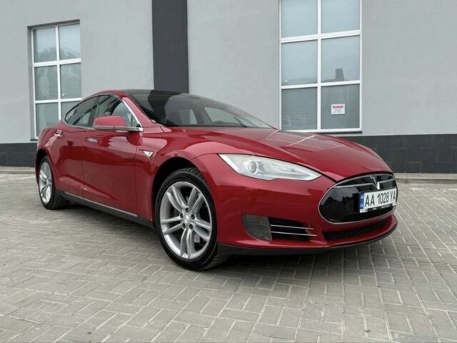 Красный Тесла Модель С, объемом двигателя 0 л и пробегом 120 тыс. км за 9000 $, фото 1 на Automoto.ua