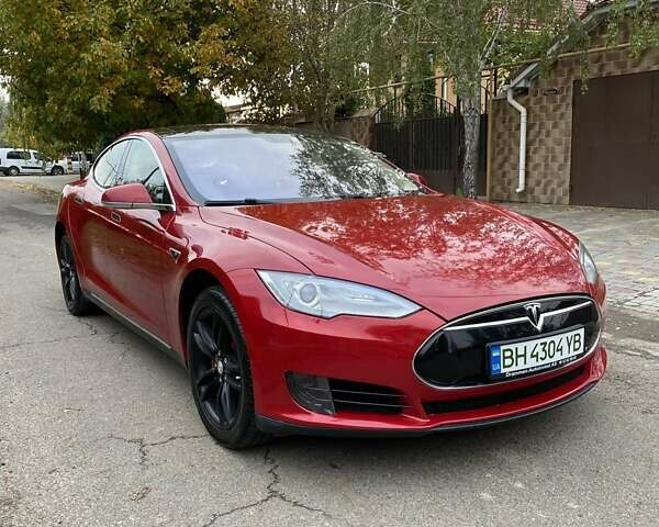 Красный Тесла Модель С, объемом двигателя 0 л и пробегом 176 тыс. км за 14800 $, фото 1 на Automoto.ua