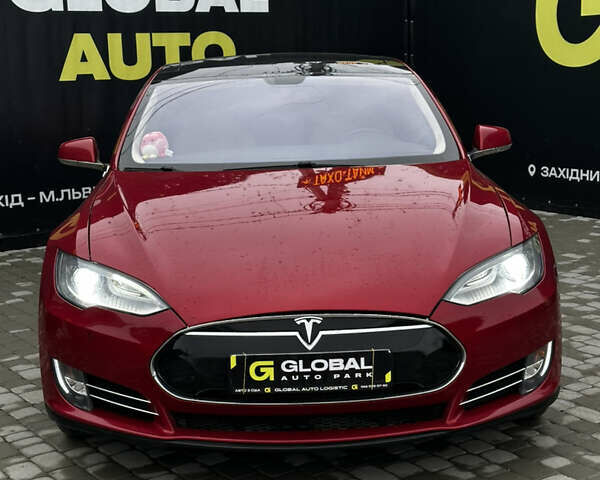 Красный Тесла Модель С, объемом двигателя 0 л и пробегом 306 тыс. км за 10900 $, фото 1 на Automoto.ua