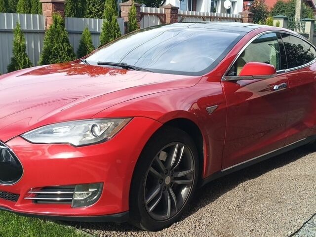 Красный Тесла Модель С, объемом двигателя 0 л и пробегом 188 тыс. км за 14000 $, фото 1 на Automoto.ua