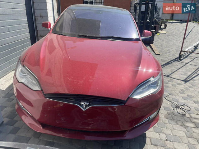 Красный Тесла Модель С, объемом двигателя 0 л и пробегом 215 тыс. км за 7900 $, фото 1 на Automoto.ua