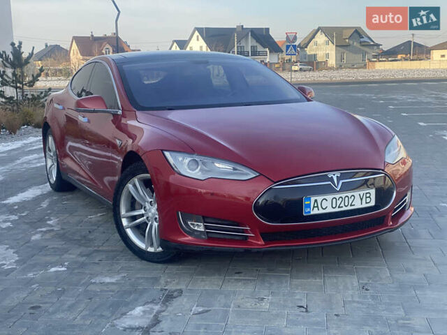 Красный Тесла Модель С, объемом двигателя 0 л и пробегом 125 тыс. км за 12200 $, фото 1 на Automoto.ua