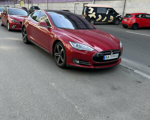 Красный Тесла Модель С, объемом двигателя 0 л и пробегом 150 тыс. км за 18000 $, фото 1 на Automoto.ua
