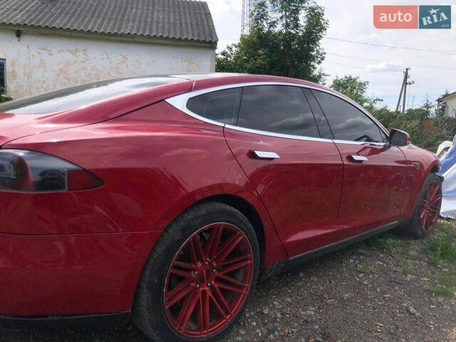 Красный Тесла Модель С, объемом двигателя 0 л и пробегом 180 тыс. км за 8000 $, фото 1 на Automoto.ua