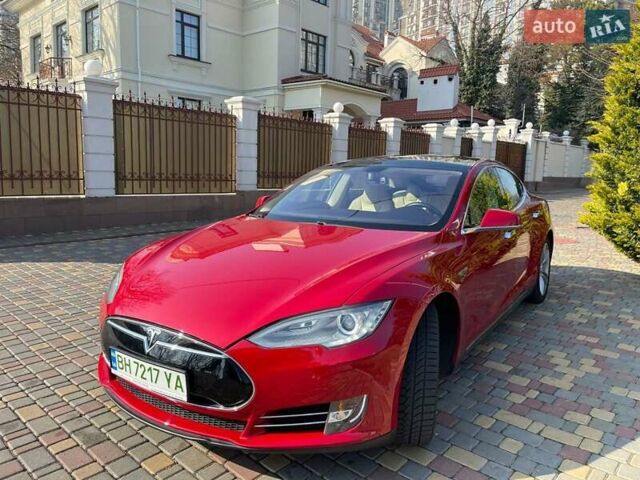 Красный Тесла Модель С, объемом двигателя 0 л и пробегом 75 тыс. км за 16000 $, фото 1 на Automoto.ua