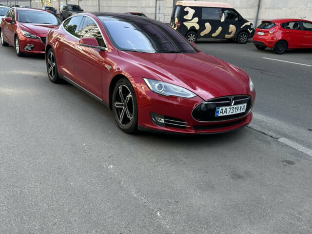 Красный Тесла Модель С, объемом двигателя 0 л и пробегом 150 тыс. км за 14500 $, фото 1 на Automoto.ua
