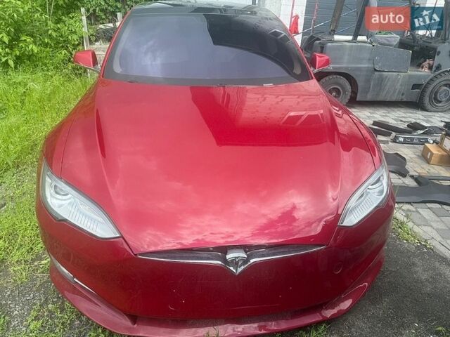 Красный Тесла Модель С, объемом двигателя 0 л и пробегом 215 тыс. км за 7300 $, фото 1 на Automoto.ua
