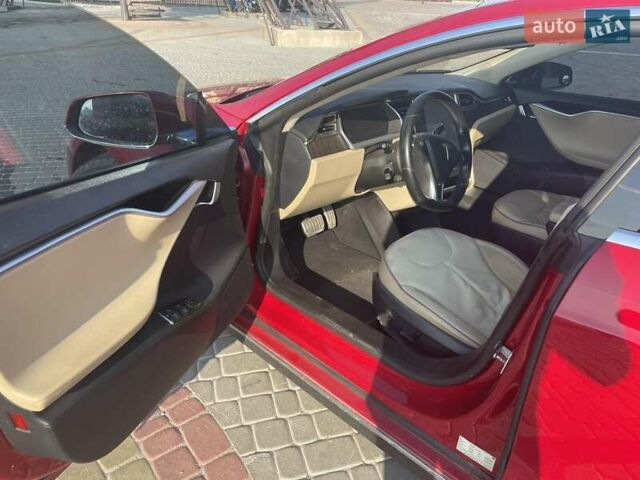 Червоний Тесла Модель С, об'ємом двигуна 0 л та пробігом 150 тис. км за 14999 $, фото 1 на Automoto.ua