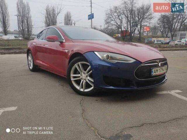 Красный Тесла Модель С, объемом двигателя 0 л и пробегом 248 тыс. км за 10500 $, фото 1 на Automoto.ua